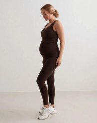 Damskie legginsy ciążowe, z wysokim stanem, squat proof Sense czekoladowe. Brązowe legginsy damskie Aim'n, bez wzorów, z elastanu. Za 301.00 zł.