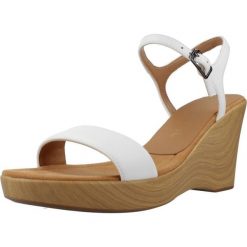 Sandały UNISA RITA NTO Biały. Białe sandały damskie Unisa, bez wzorów, ze skóry, bez obcasa, bez zapięcia. Za 351.99 zł.