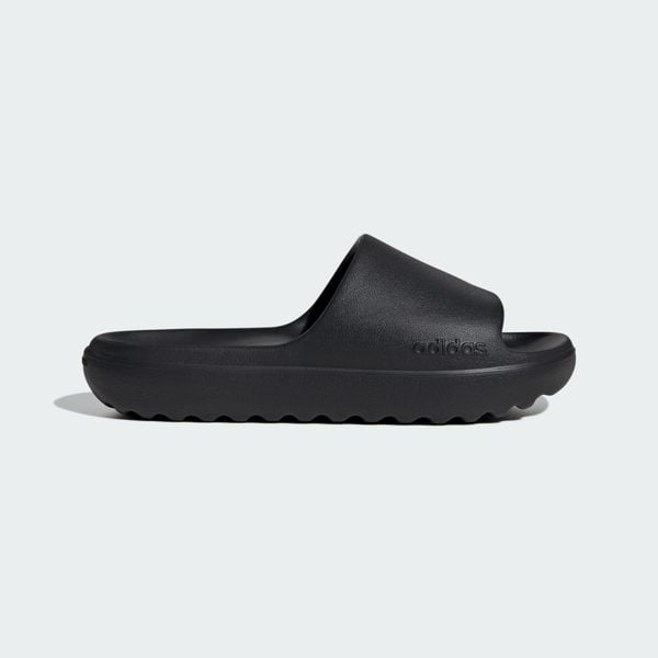 Klapki Adilette Lumia. Czarne klapki damskie Adidas, bez wzorów, z materiału, bez zapięcia. Za 129.00 zł.