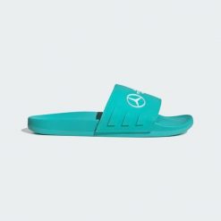 Klapki Mercedes - AMG Petronas Formula One Team adilette Comfort. Białe klapki damskie Adidas, bez wzorów, klasyczne, bez obcasa, bez zapięcia. Za 239.00 zł.