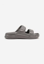 Szare Klapki z Tłoczeniem i Dwoma Paskami Sopelara. Szare klapki męskie Born2be, bez wzorów, bez zapięcia. Za 34.99 zł.