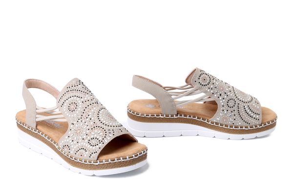 RIEKER V1246-62 beige, sandały damskie. Brązowe sandały damskie Rieker, bez wzorów, bez obcasa, na koturnie, bez zapięcia. Za 230.93 zł.