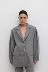Wełniana marynarka w kolorze SZARYM - CADIZ-M/L. Szare marynarki i żakiety damskie Marsala, bez wzorów, z acetatu, eleganckie, bez kołnierzyka, bez ramiączek. W wyprzedaży za 479.96 zł.