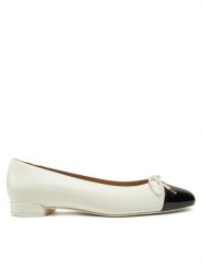 Stuart Weitzman Baleriny Sleek Bow Flat SG888 Écru. Balerinki damskie Stuart Weitzman, bez wzorów, ze skóry, bez obcasa, bez zapięcia. Za 949.99 zł.