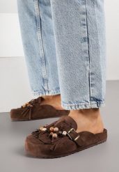 Brązowe Klapki na Grubej Podeszwie z Frędzlami Klamrami i Koralikami Glysnell. Brązowe klapki damskie Born2be, na lato, bez wzorów, z jeansu, biznesowe, bez obcasa, na płaskiej podeszwie, bez zapięcia. Za 109.99 zł.