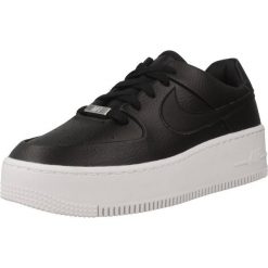 Tenisówki Nike Model Af1 Sage Low Kolor Czarny. Czarne trampki i tenisówki damskie Nike, bez wzorów, z materiału, bez zapięcia. Za 549.99 zł.