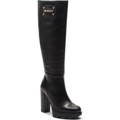 Kozaki LOVE MOSCHINO - JA2603BG06JA0000 Nero. Czarne kozaki damskie Love Moschino, bez wzorów, ze skóry, bez obcasa, na platformie, bez zapięcia. W wyprzedaży za 749.00 zł.