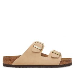 Klapki Birkenstock. Brązowe klapki męskie Birkenstock, bez wzorów, bez zapięcia. Za 389.99 zł.