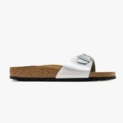 Birkenstock Madrid BS Klapki damskie. Szare klapki damskie Birkenstock, bez wzorów, młodzieżowe, bez obcasa, bez zapięcia. Za 299.99 zł.