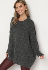 Ciemnoszary Klasyczny Sweter o Kroju Oversize Zallelia. Szare swetry nierozpinane damskie Born2be, na jesień, bez wzorów, z wełny, biznesowe, bez kołnierzyka, bez ramiączek. Za 149.99 zł.