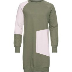 Sukienka shirtowa bonprix oliwkowo-pastelowy jasnoróżowy. Zielone sukienki damskie bonprix, bez wzorów, bez kołnierzyka, bez ramiączek. Za 37.99 zł.