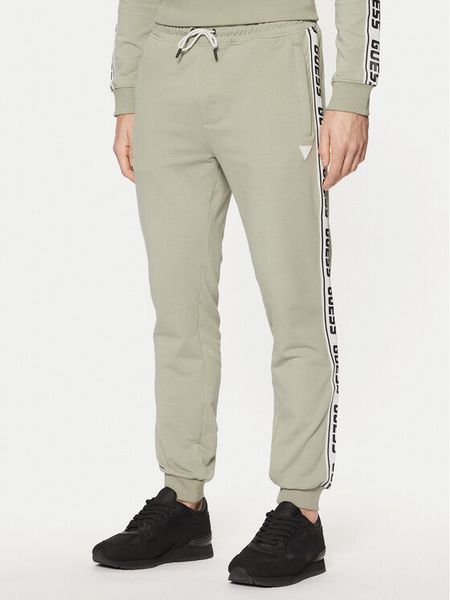 Guess Spodnie dresowe Z2YB19 K6ZS1 Zielony Regular Fit. Zielone spodnie sportowe męskie Guess, l, z aplikacjami, z bawełny. Za 199.99 zł.