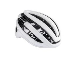 Kask rowerowy RAPIDO, matowy biały. Białe okulary przeciwsłoneczne damskie GIST. Za 435.50 zł.