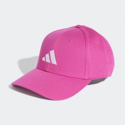 Czapka z daszkiem ADIDAS. Czerwone czapki damskie Adidas, bez wzorów, z tkaniny, sportowe. W wyprzedaży za 59.99 zł.