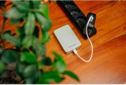 Powerbank Verbatim Charge 'n' Go Essentials Magnetic Wireless 20000mAh USB-C PD 3.0 Green. Zielone powerbanki Verbatim. Za 211.15 zł.