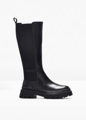 Kozaki skórzane. Czarne kozaki damskie bonprix, bez wzorów, bez obcasa, bez zapięcia. Za 379.99 zł.
