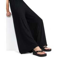 Klapki dla Kobiety MELLIE III Czarny. Czarne klapki damskie Roxy, bez wzorów, z materiału, sportowe, bez obcasa, bez zapięcia. Za 159.99 zł.
