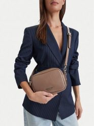 Nine West Torebka EO-CALM POISE-LDA6766B Beżowy ciemny. Brązowe listonoszki damskie Nine West, bez wzorów, bez dodatków. Za 299.99 zł.