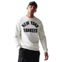 Bluza New Era MLB Graphic New York Yankees. Szare bluzy męskie New Era, m, bez wzorów, bez ramiączek, bez kaptura. Za 375.00 zł.