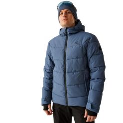 Męska Kurtka Narciarska Camber II. Niebieskie kurtki sportowe męskie Dare 2B, l, bez wzorów, z materiału, z kapturem, narciarskie. Za 253.99 zł.