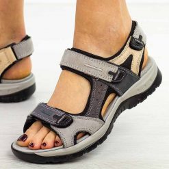 Szare 3 skórzane sandały damskie T.Sokolski 665. Szare obuwie sportowe damskie Sokolski, na lato, bez wzorów, z jeansu, bez zapięcia, trekkingowe. Za 199.00 zł.