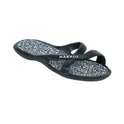 Klapki basenowe damskie Nabaiji 500 Lea. Białe klapki damskie NABAIJI, bez wzorów, z kauczuku, sportowe, bez obcasa, bez zapięcia. W wyprzedaży za 49.99 zł.