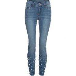 Dżinsy z perełkami bonprix niebieski "bleached”. Jeansy damskie marki bonprix. Za 54.99 zł.