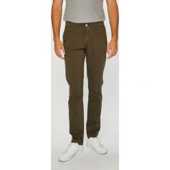 Pierre Cardin - Spodnie. Zielone eleganckie spodnie męskie Pierre Cardin, bez wzorów, z bawełny, casualowe. W wyprzedaży za 299.90 zł.