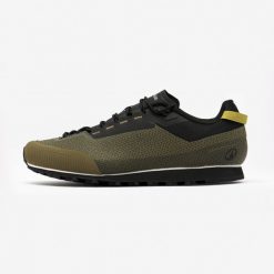 Buty turystyczne męskie Arpenaz 500 Revival Technical. Czarne buty zimowe męskie QUECHUA, bez wzorów, z kauczuku, bez obcasa, bez zapięcia. Za 269.99 zł.