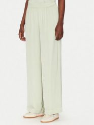 ViCOLO Spodnie materiałowe TD0008 Zielony Relaxed Fit. Zielone spodnie materiałowe damskie ViCOLO, bez wzorów, z materiału. Za 189.99 zł.
