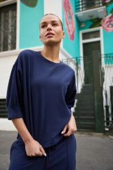 Bluza z krótkimi rękawami granatowa. Bluzy damskie MOODO, xl, bez wzorów, bez ramiączek, bez kaptura. Za 99.99 zł.