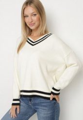 Jasnobeżowy Sweter z Domieszką Kaszmiru w Stylu Preppy Liendria. Brązowe swetry nierozpinane damskie Born2be, z aplikacjami, z dzianiny, biznesowe, bez kołnierzyka, bez ramiączek. Za 119.99 zł.