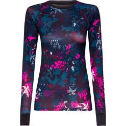 Koszulka PEAK PERFORMANCE SPIRIT FLOWER CAMO CREW. Niebieskie bluzki damskie Peak Performance, bez wzorów, z tkaniny, bez kołnierzyka, bez ramiączek. Za 250.00 zł.