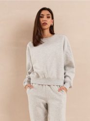 Dresowa bluza crewneck basic - szary. Szare bluzy damskie Sinsay, l, bez wzorów, z dresówki, bez ramiączek, bez kaptura. Za 35.99 zł.