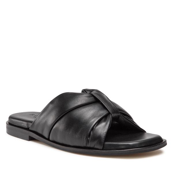 Klapki Badura. Czarne klapki damskie Badura, bez wzorów, bez obcasa, bez zapięcia. Za 299.99 zł.