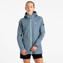 Switch Up II damska kurtka przeciwdeszczowa. Czerwone kurtki sportowe damskie Dare 2B, bez wzorów, bez ramiączek, bez kaptura, trekkingowe. W wyprzedaży za 499.99 zł.