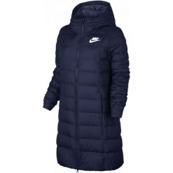 Nike płaszcz zimowy W NSW DWN FILL PRKA Blue S. Niebieskie płaszcze damskie Nike, na zimę, s, bez wzorów, eleganckie, bez kołnierzyka, bez kaptura. W wyprzedaży za 465.00 zł.