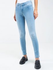 Jeansy damskie skinny jasnoniebieskie Adela 105. Niebieskie jeansy damskie BIG STAR, bez wzorów, z jeansu, casualowe. W wyprzedaży za 199.99 zł.