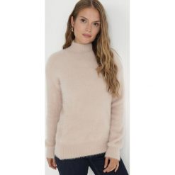 Jasnobeżowy Sweter Wełniany Lellimphei. Brązowe swetry nierozpinane damskie Born2be, na jesień, l, bez wzorów, z dzianiny, bez kołnierzyka, bez ramiączek. Za 64.99 zł.