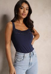 Granatowy Bawełniany Top z Koronką Arisale. Niebieskie topy damskie Renee, l, bez wzorów, z bawełny, bez kołnierzyka, bez ramiączek. Za 14.99 zł.