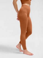 Damskie legginsy bezszwowe Hummel MT Adapt MW. Brązowe legginsy damskie Hummel, bez wzorów, z dzianiny. Za 252.50 zł.