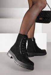 Czarne Botki Workery Ozdobione Suwakiem Clarena. Czarne botki damskie Renee, z aplikacjami, eleganckie, bez obcasa, na płaskiej podeszwie, bez zapięcia. Za 159.99 zł.