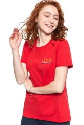 LEE T SHIRT DAMSKI CHEST LOGO TEE WARP RED L43ZFEKG 112109773. Czerwone t-shirty damskie Lee, l, bez wzorów, bez kołnierzyka, bez ramiączek. W wyprzedaży za 39.99 zł.