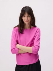 Gładki sweter z wiskozą - fuksja. Czerwone swetry nierozpinane damskie Reserved, l, bez wzorów, z dzianiny, bez kołnierzyka, bez ramiączek. W wyprzedaży za 39.99 zł.