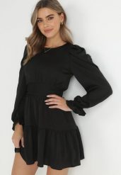 Czarna Sukienka Taliowana z Falbanami Klasino. Czarne sukienki damskie Born2be, na imprezę, l, z aplikacjami, z zamszu, bez kołnierzyka, bez ramiączek, mini. Za 149.99 zł.