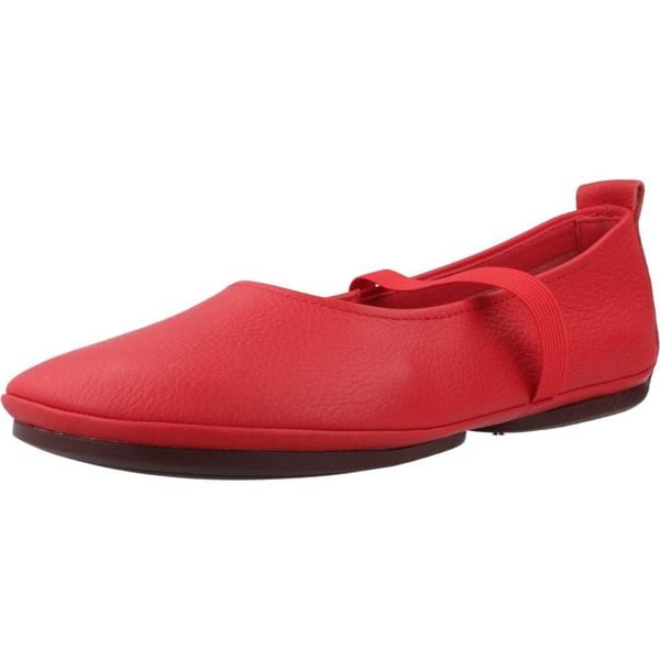 Sandały CAMPER GOBI ISLA Czerwony. Czerwone sandały damskie Camper, bez wzorów, ze skóry, bez obcasa, bez zapięcia. Za 565.99 zł.