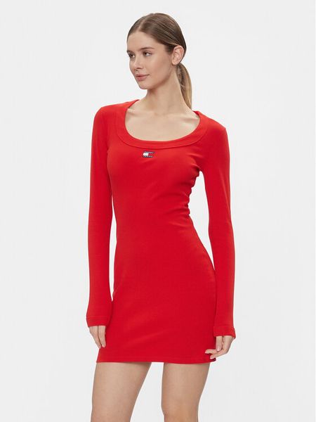 Tommy Jeans Sukienka dzianinowa Tjw Badge Rib Bodycon Ls DW0DW17424 Czerwony Slim Fit. Czerwone sukienki damskie Tommy Jeans, xs, bez wzorów, z bawełny, bez kołnierzyka, bez ramiączek, bodycon. Za 229.99 zł.