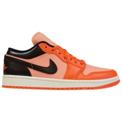 Buty damskie sportowe Air Jordan 1 Low SE WMNS - DM3379-600. Brązowe obuwie sportowe damskie Jordan, bez wzorów, bez zapięcia, do koszykówki. Za 787.77 zł.
