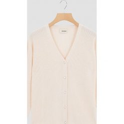 Kardigan w kolorze kremowym. Białe kardigany damskie Rodier, s, bez wzorów, prążkowane, klasyczne, bez kołnierzyka. W wyprzedaży za 219.95 zł.