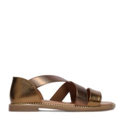Sandały Lasocki. Brązowe sandały damskie Lasocki, bez wzorów, bez obcasa, na płaskiej podeszwie, bez zapięcia. Za 139.99 zł.